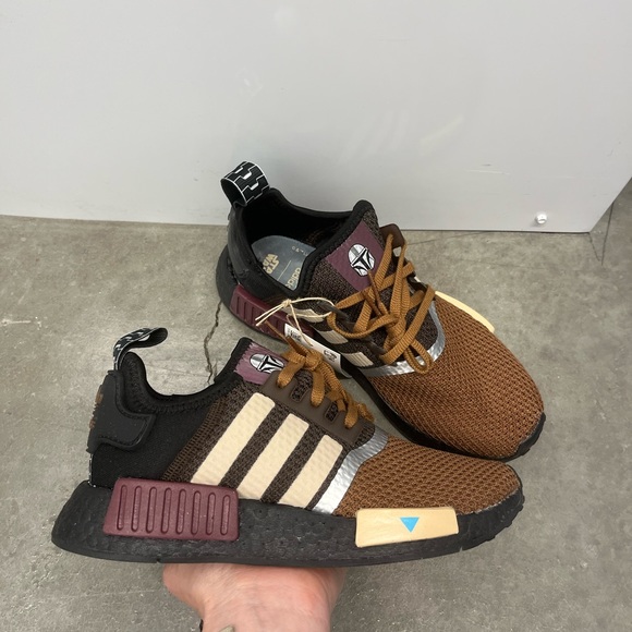 adidas x Star Wars Mandalorian NMD R1 - Picture 8 of 12